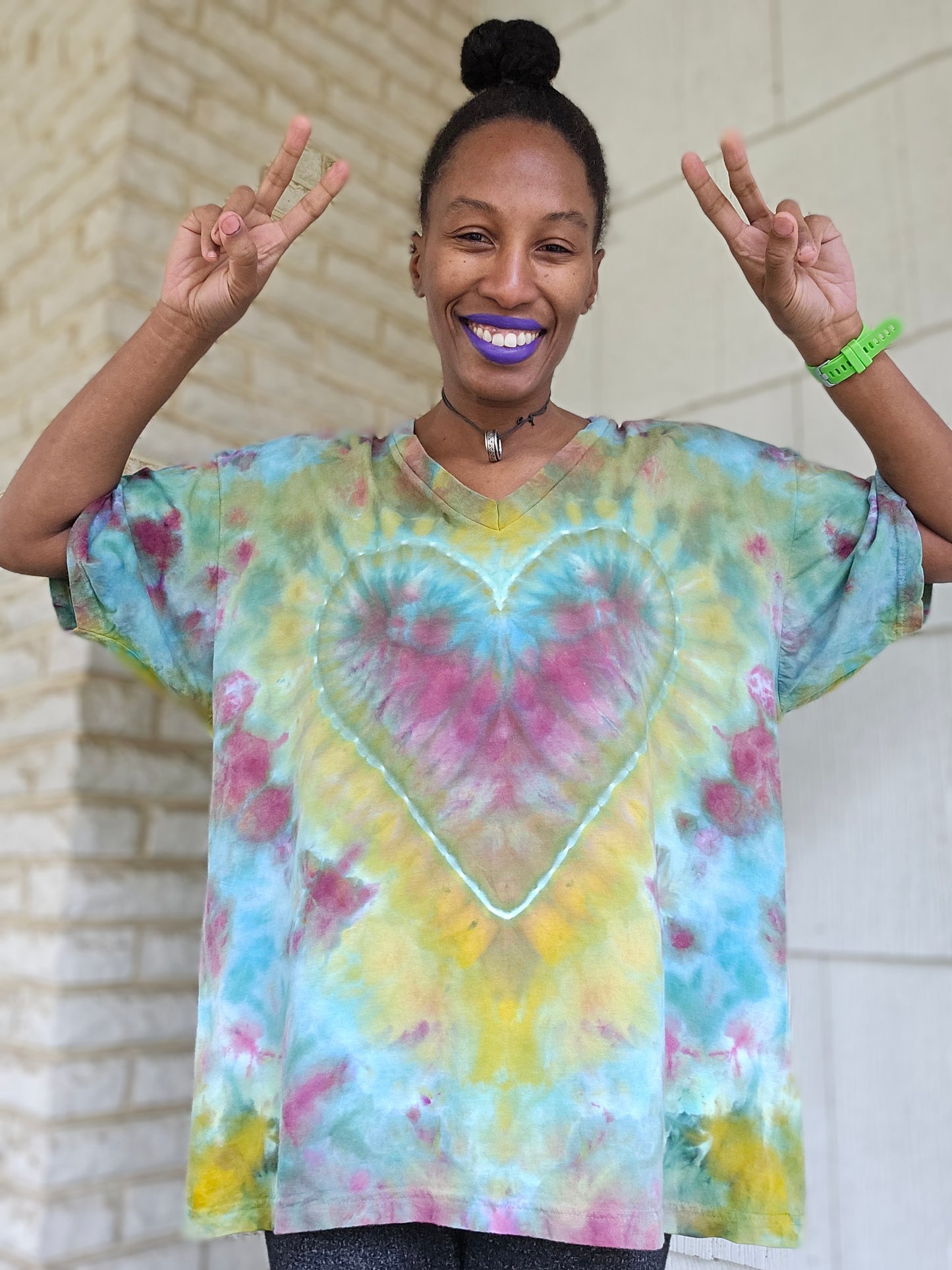 2XL Unisex V-Neck Shirt