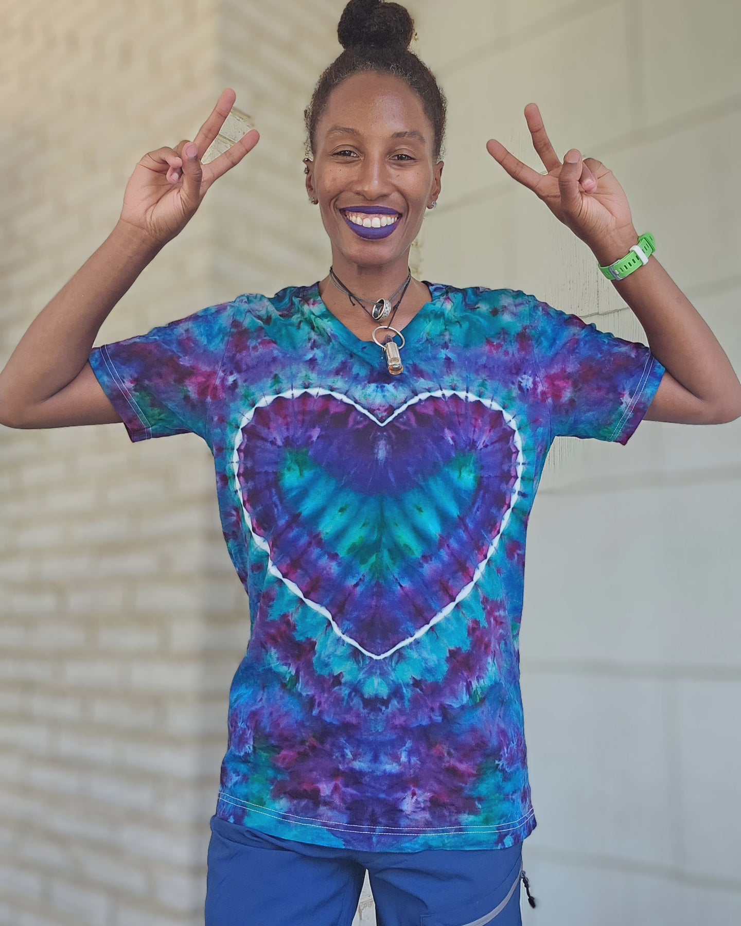 Medium Unisex V-Neck
