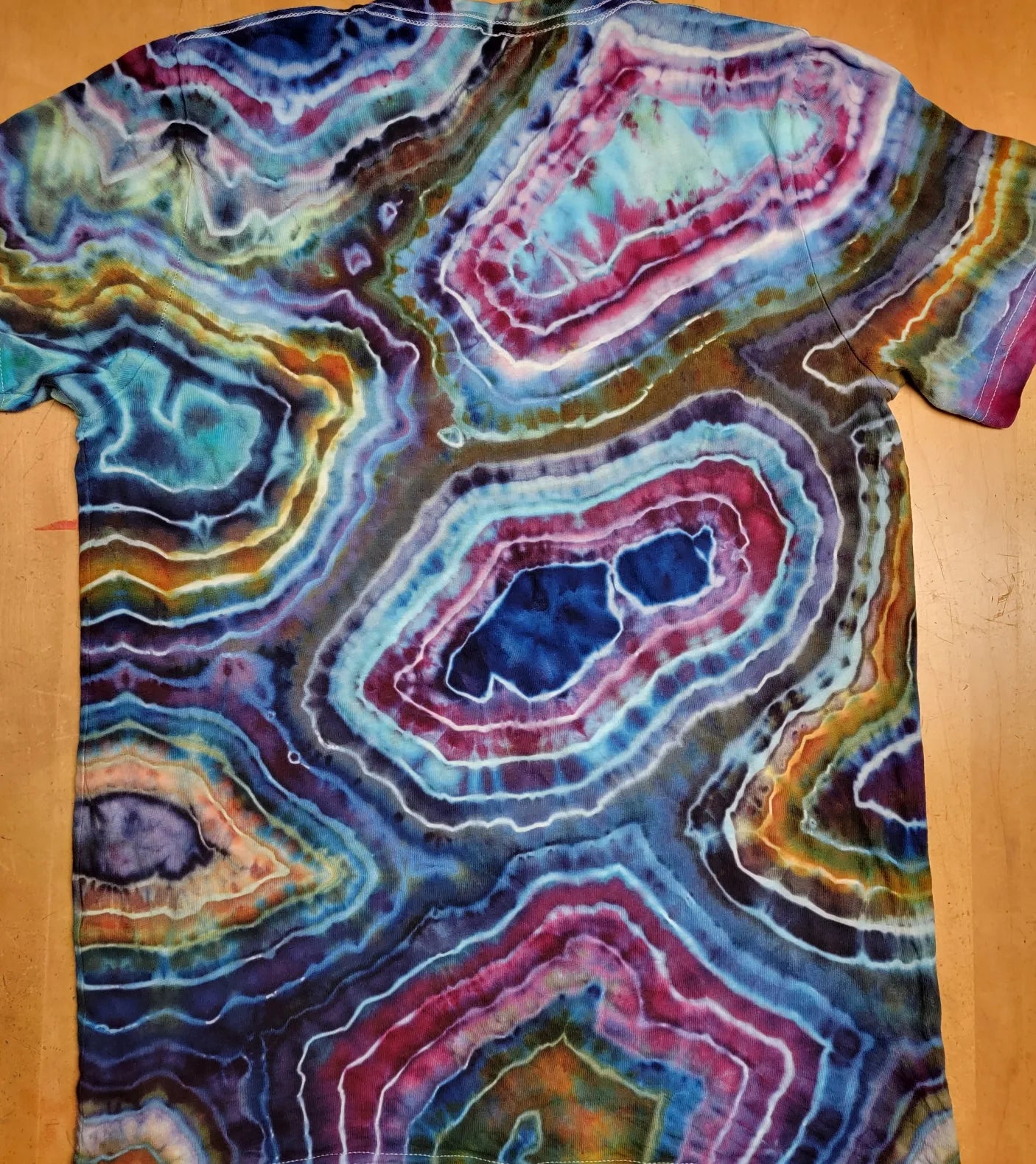 Medium Unisex V-Neck